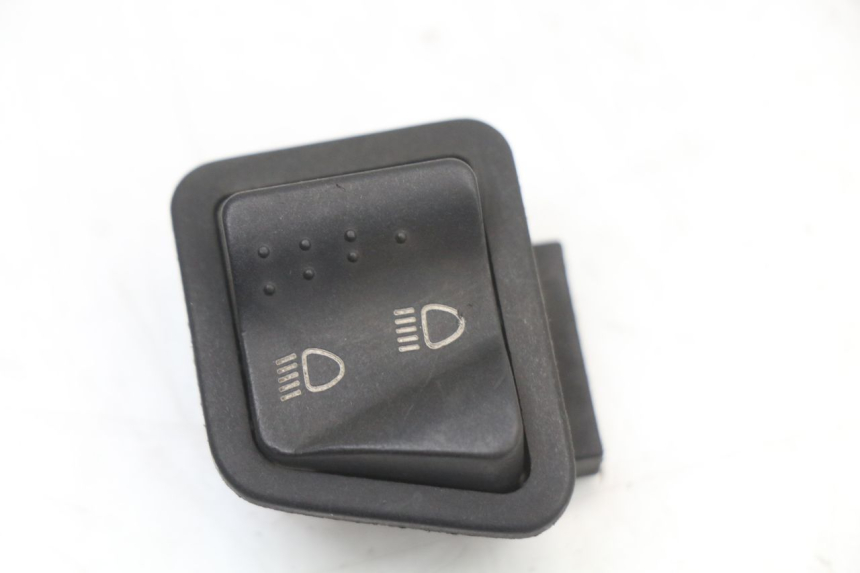 photo de SCHAKELAAR KOPLAMP HOOGTE PIAGGIO FLY 2T 50 (2004 - 2017) - Detail van het onderdeel