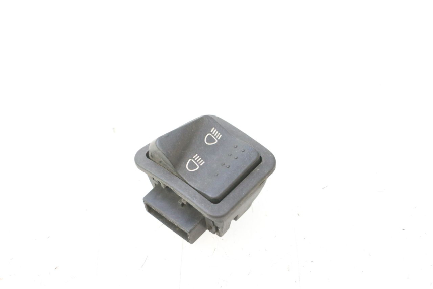 photo de SCHAKELAAR KOPLAMP HOOGTE PIAGGIO FLY 2T 50 (2004 - 2017) - Detail van het onderdeel