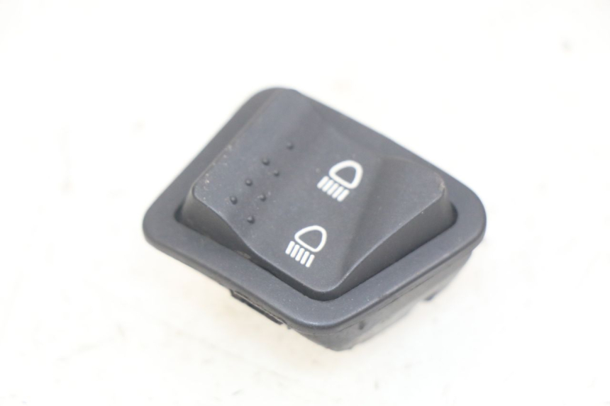 photo de SCHAKELAAR KOPLAMP VOLLEDIG PIAGGIO FLY 4T 50 (2013 - 2017) - Hoofdaanzicht