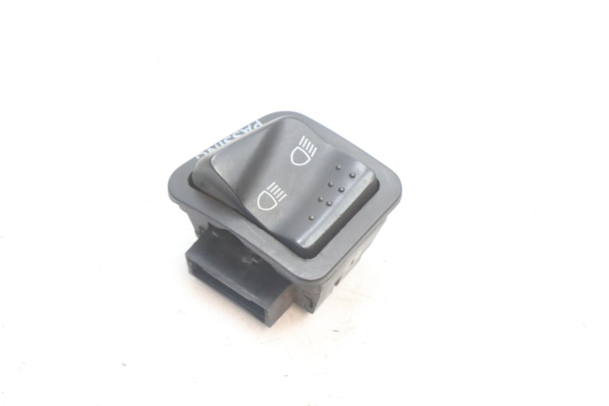 photo de SCHAKELAAR KOPLAMP HOOGTE PIAGGIO LIBERTY IGET 4T 50 (2021 - 2025) - Detail van het onderdeel
