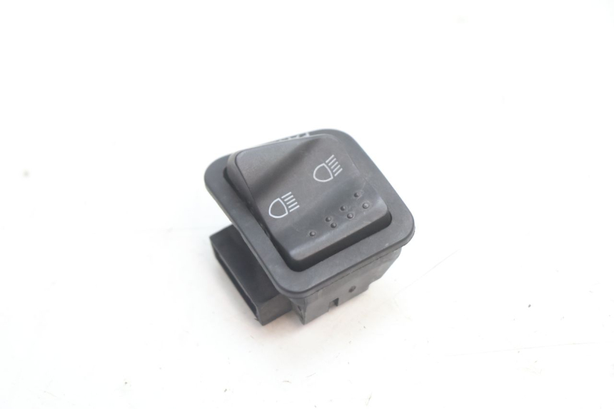 photo de SCHAKELAAR KOPLAMP HOOGTE PIAGGIO MP3 LT 400 (2007 - 2012) - Detail van het onderdeel