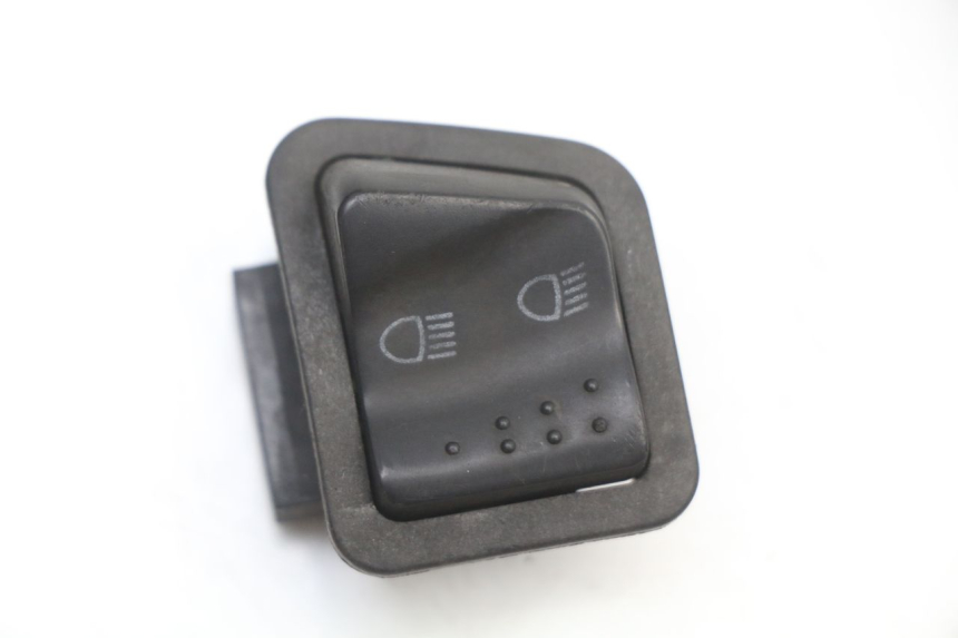 photo de SCHAKELAAR KOPLAMP VOLLEDIG PIAGGIO NEW TYPHOON 50 (2018 - 2021) - Detail van het onderdeel