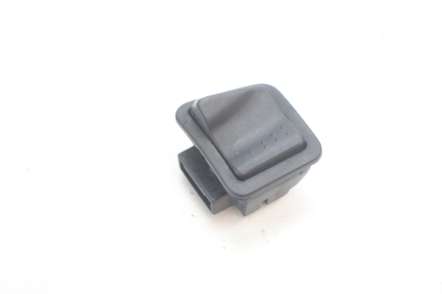 photo de SCHAKELAAR KOPLAMP VOLLEDIG PIAGGIO ZIP 4T 50 (2006 - 2017) - Detail van het onderdeel