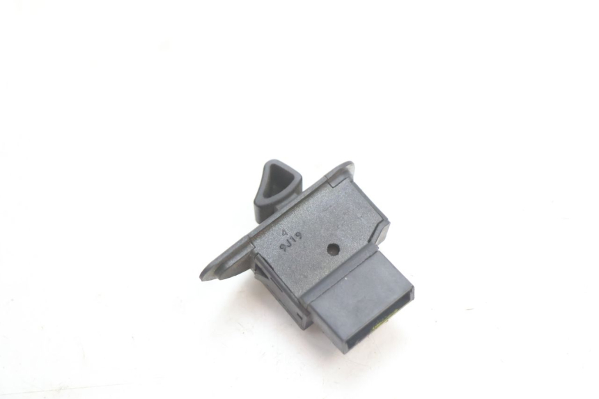 photo de ROLL LOCK SCHAKELAAR PIAGGIO MP3 LT 300 (2010 - 2016) - Zoom op gebruiksstaat