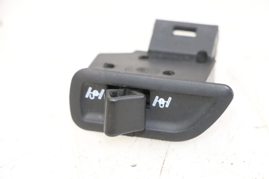 photo de SCHAKELAAR ROLL LOCK PIAGGIO MP3 500 (2014 - 2017) - Hoofdaanzicht