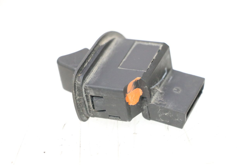 photo de ROLL LOCK SCHAKELAAR PIAGGIO MP3 RL 250 (2006 - 2010) - Zoom op gebruiksstaat
