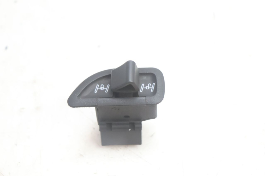 photo de ROLL LOCK SCHAKELAAR PIAGGIO MP3 125 (2006 - 2014) - Hoofdaanzicht