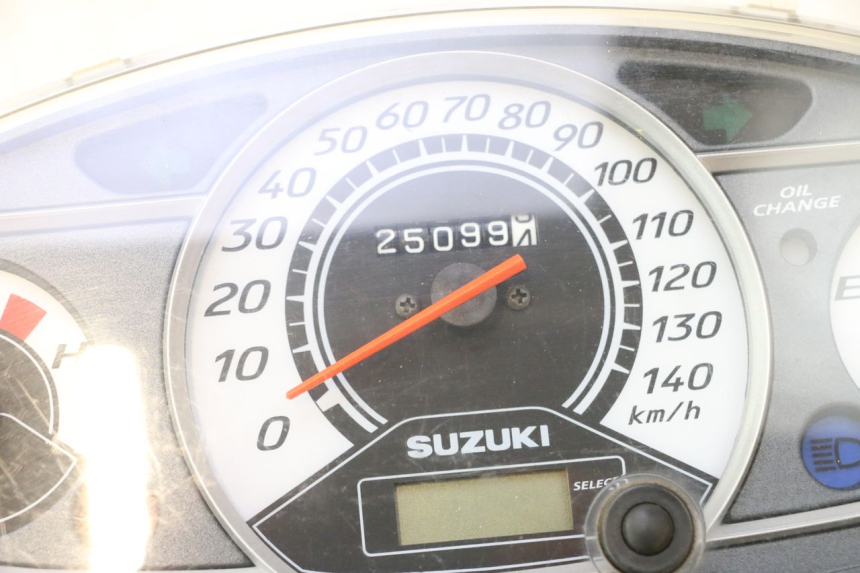 photo de TELLERSTAND SUZUKI BURGMAN 125 (2007 - 2014) - Zoom op kwaliteit