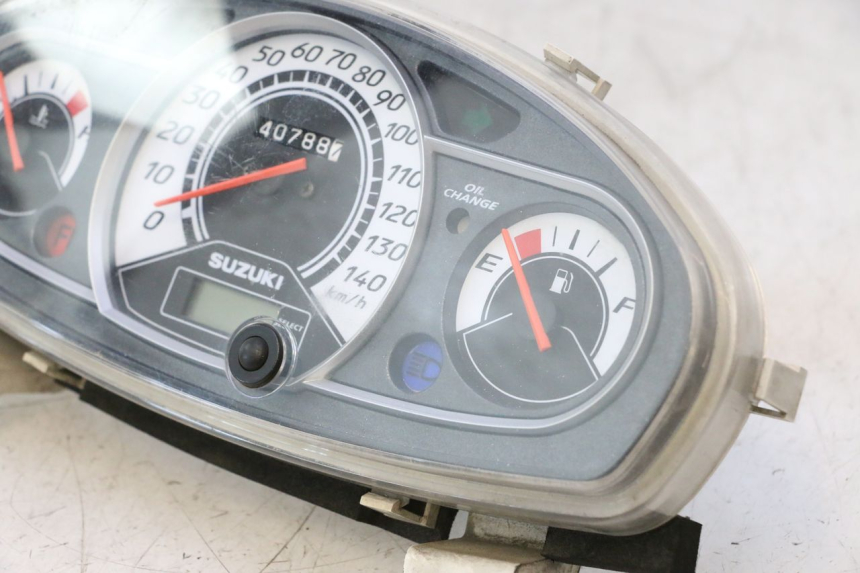 photo de TELLERSTAND SUZUKI BURGMAN 125 (2007 - 2014) - Bevestigingspunten
