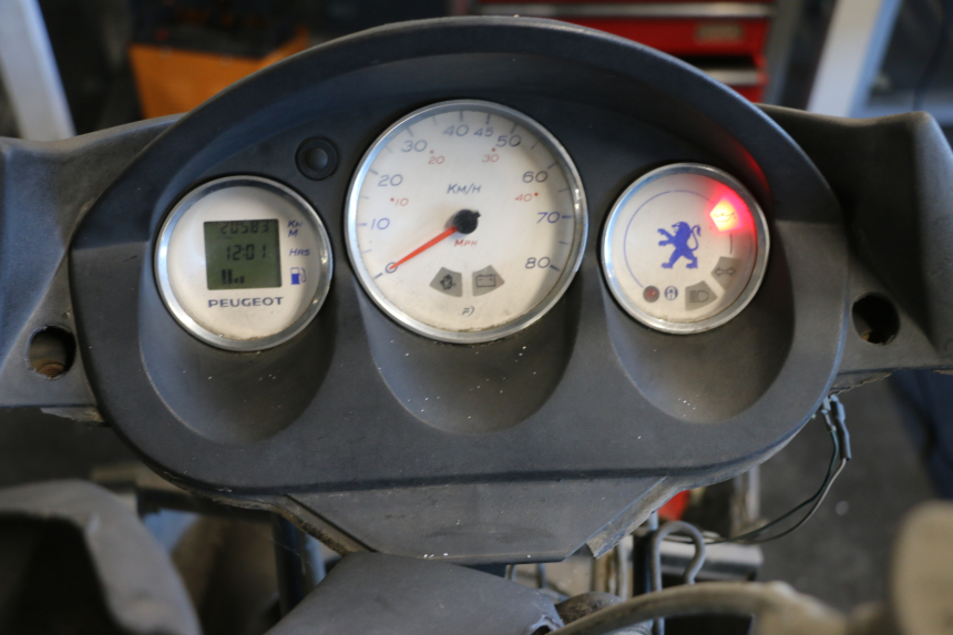 photo de TELLERSTAND PEUGEOT ELYSTAR 50 (2002 - 2014) - Zoom op gebruiksstaat