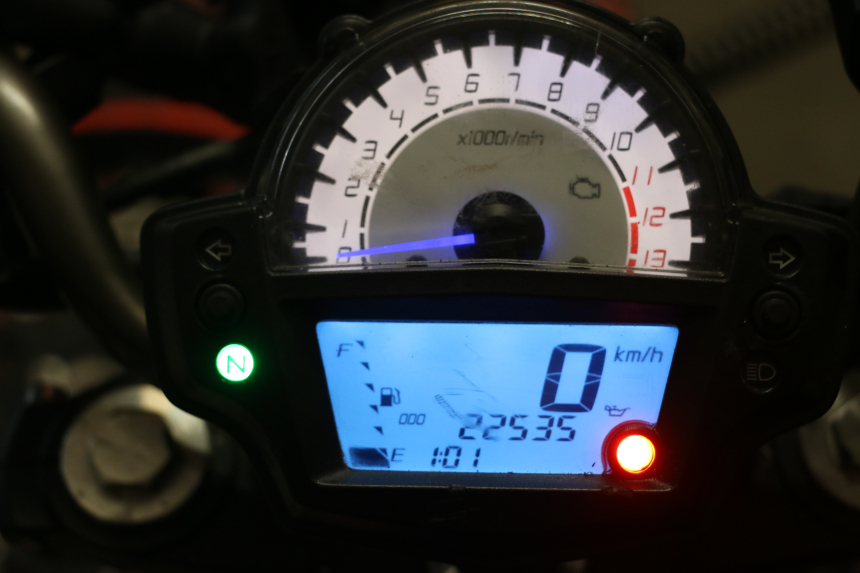photo de TELLERSTAND KAWASAKI ER-6 ER6 N 650 (2012 - 2016) - Zoom op gebruiksstaat