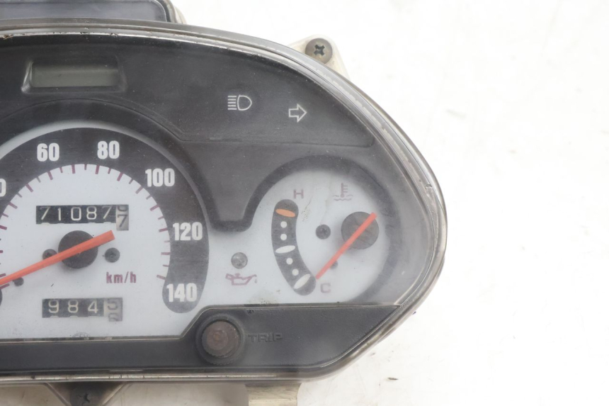 photo de TELLERSTAND HONDA FES PANTHEON 2T 125 (1998 - 2002) - Zoom op gebruiksstaat