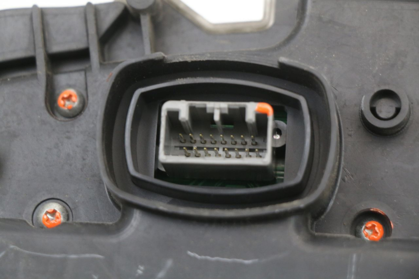 photo de TELLERSTAND HONDA FES S-WING SWING ABS 125 (2007 - 2015) - Markeringen en referenties