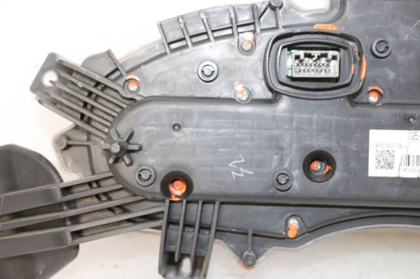 photo de TELLERSTAND HONDA FES S-WING SWING ABS 125 (2007 - 2015) - Kenmerkende details