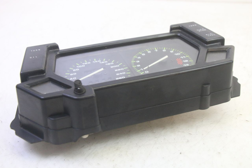 photo de TELLERSTAND KAWASAKI GPX R WARBIRD 600 (1988 - 1993) - Kenmerkende details