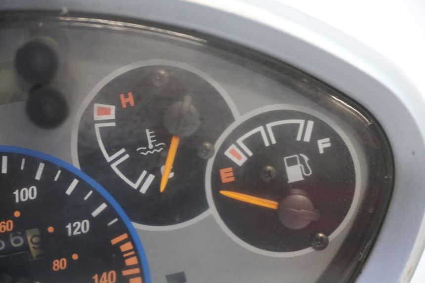 photo de TELLERSTAND KYMCO GRAND DINK 125 (2002 - 2007) - Andere kijkhoek