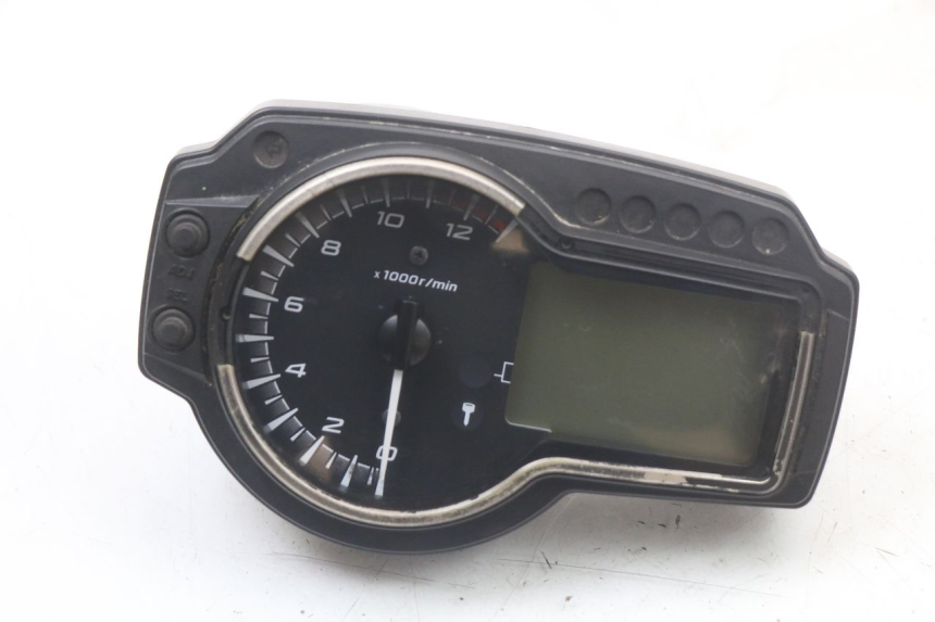 photo de TELLERSTAND SUZUKI GSR 750 (2011 - 2017) - Hoofdaanzicht