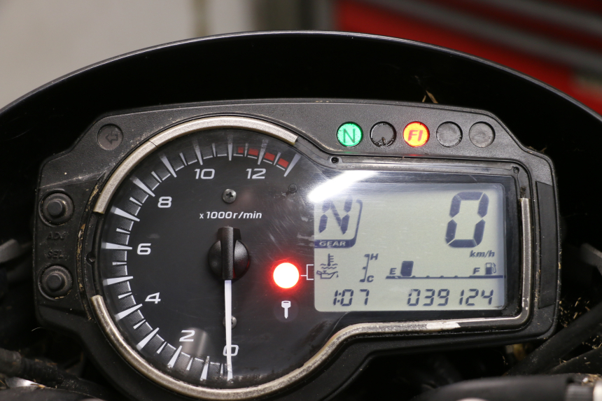 photo de TELLERSTAND SUZUKI GSR 750 (2011 - 2017) - Detail van het onderdeel