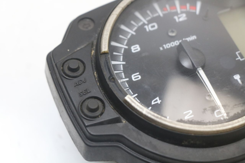 photo de TELLERSTAND SUZUKI GSR 750 (2011 - 2017) - Andere kijkhoek