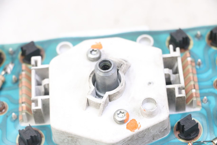 photo de TELLERSTAND PEUGEOT JET FORCE CARBU 50 (2003 - 2016) - Overzicht