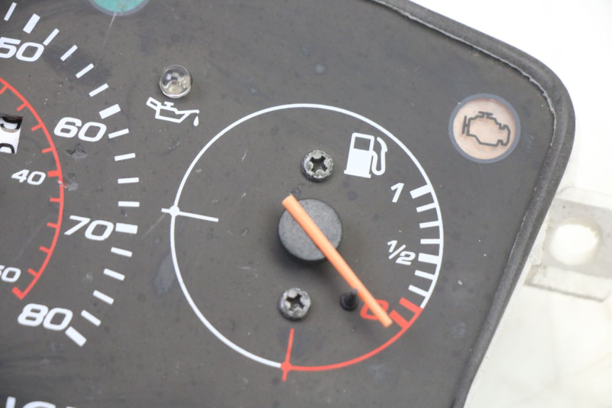 photo de TELLERSTAND PEUGEOT KISBEE 2T 50 (2018 - 2022) - Zoom op gebruiksstaat