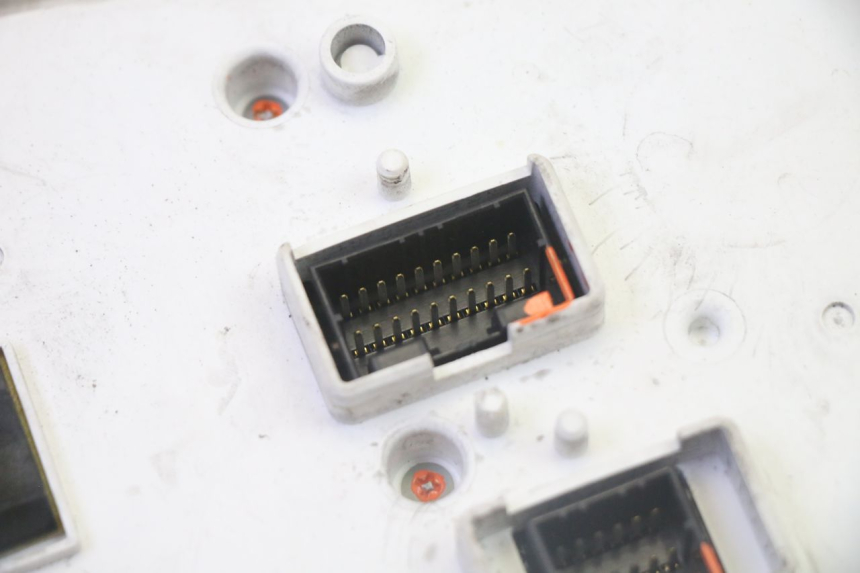 photo de TELLERSTAND PIAGGIO MP3 LT 300 (2010 - 2016) - Kenmerkende details