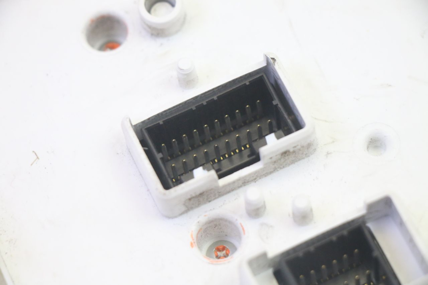 photo de TELLERSTAND PIAGGIO MP3 LT 400 (2007 - 2012) - Kenmerkende details