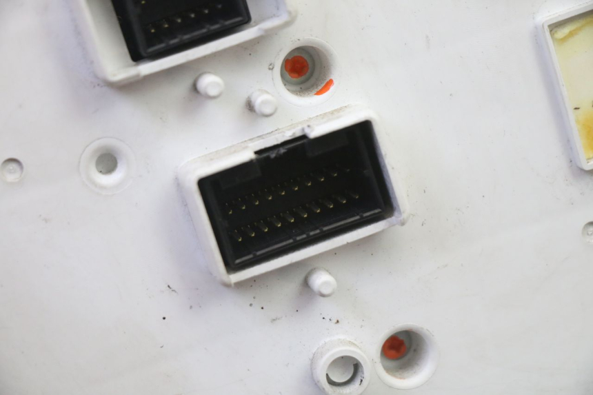 photo de TELLERSTAND PIAGGIO MP3 RL 250 (2006 - 2010) - Markeringen en referenties