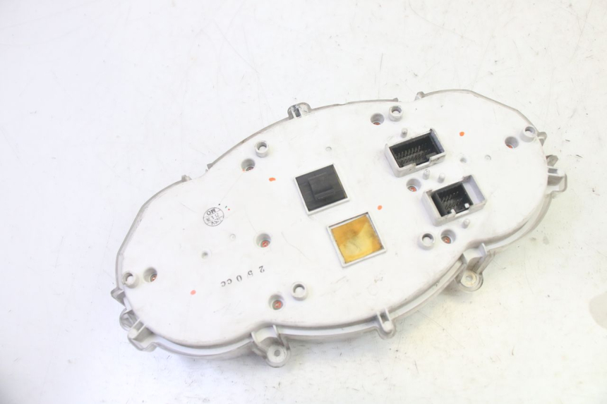 photo de TELLERSTAND PIAGGIO MP3 RL 250 (2006 - 2010) - Markeringen en referenties