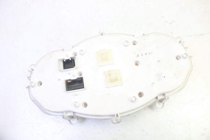 photo de TELLERSTAND PIAGGIO MP3 RL 250 (2006 - 2010) - Markeringen en referenties