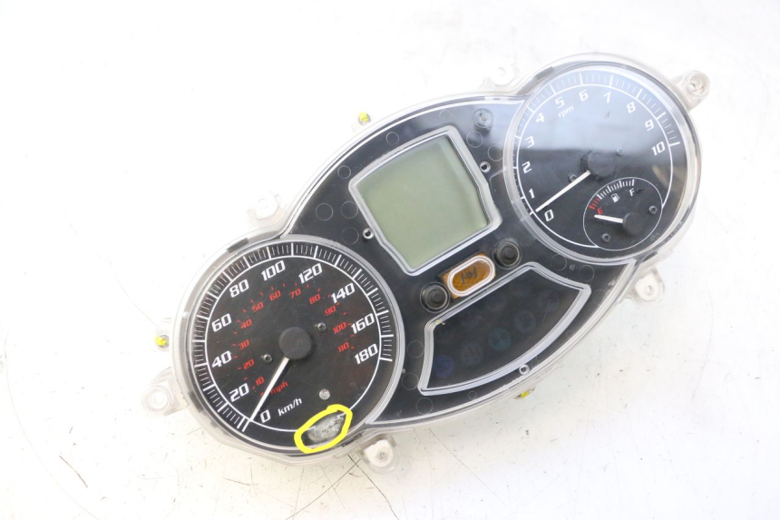 photo de TELLERSTAND PIAGGIO MP3 500 (2011 - 2015) - Hoofdaanzicht