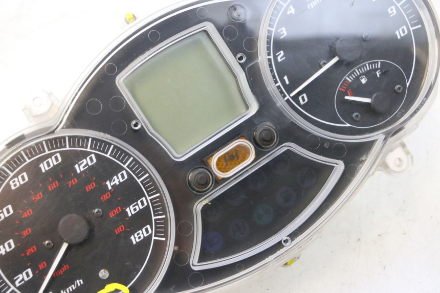 photo de TELLERSTAND PIAGGIO MP3 500 (2011 - 2015) - Alternatieve hoek