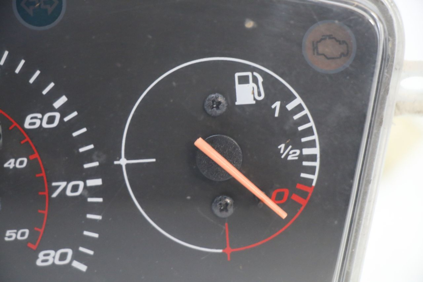 photo de TELLERSTAND PEUGEOT KISBEE 4T 50 (2018 - 2022) - Zoom op gebruiksstaat