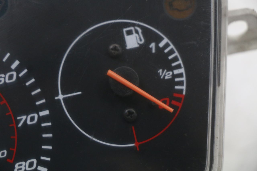 photo de TELLERSTAND PEUGEOT STREETZONE 4T 50 (2018 - 2023) - Zoom op gebruiksstaat