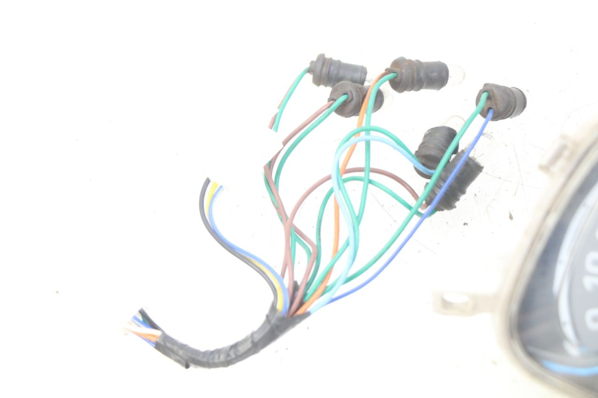 photo de TELLERSTAND JM MOTORS SANTANA 50 (2014 - 2023) - Kenmerkende details