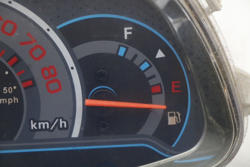 photo de TELLERSTAND JM MOTORS SANTANA 50 (2014 - 2023) - Zoom op gebruiksstaat