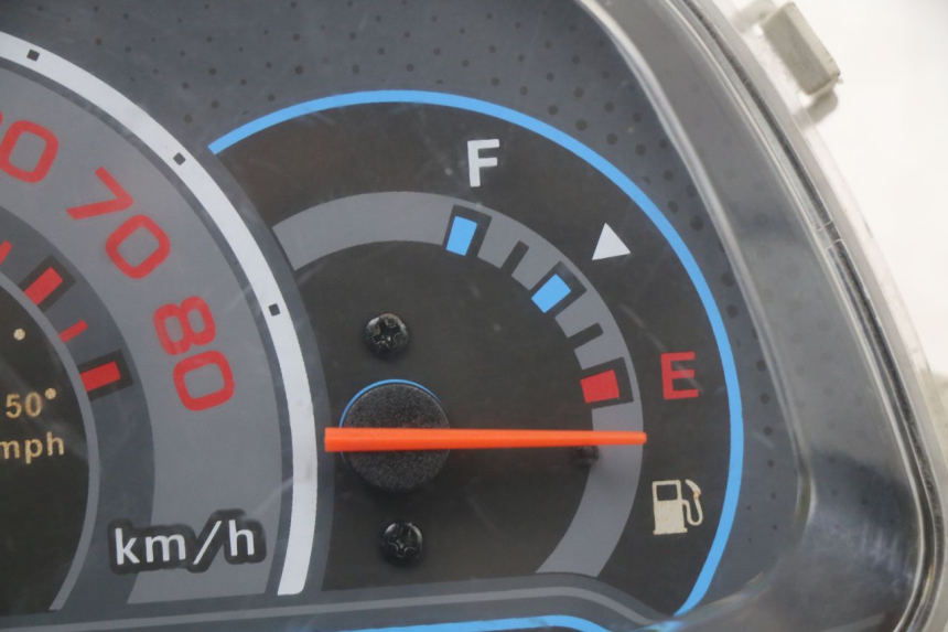 photo de TELLERSTAND JM MOTORS SANTANA 50 (2014 - 2023) - Zoom op gebruiksstaat