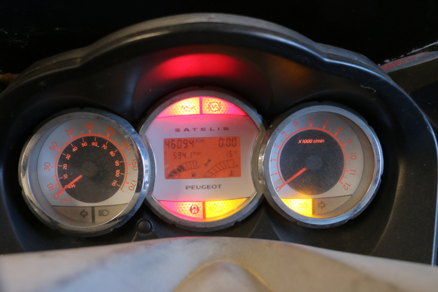 photo de TELLERSTAND PEUGEOT SATELIS 125 (2006 - 2009) - Zoom op gebruiksstaat