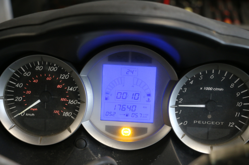 photo de TELLERSTAND PEUGEOT SATELIS 125 (2013 - 2018) - Zoom op gebruiksstaat