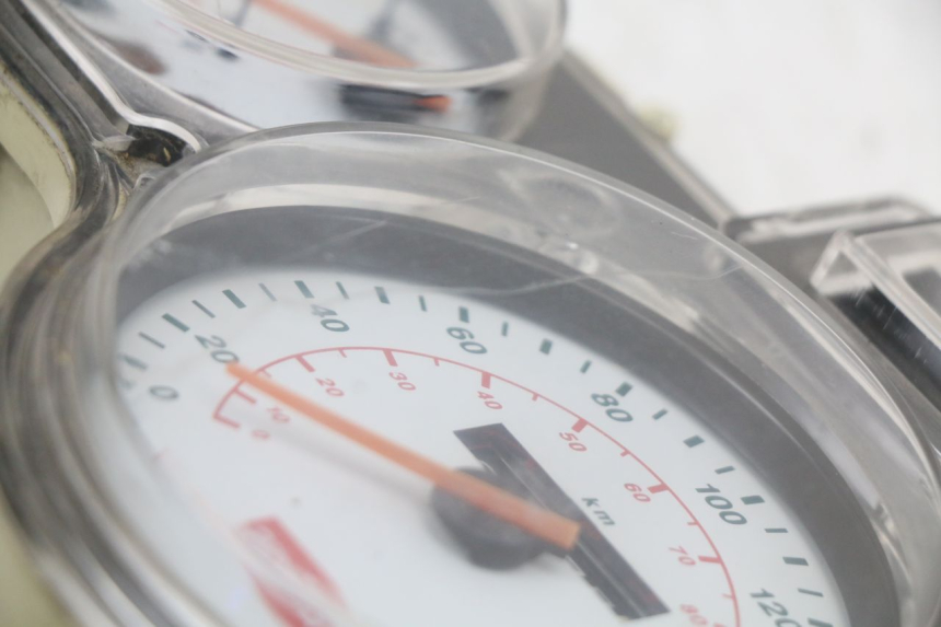 photo de TELLERSTAND APRILIA SCARABEO GT 125 (1999 - 2007) - Bevestigingspunten