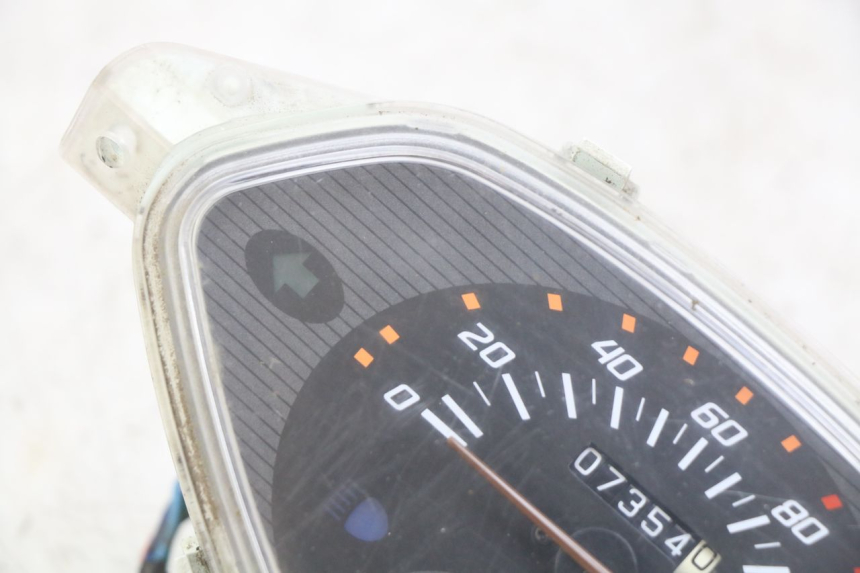 photo de TELLERSTAND HONDA SCV LEAD 100 (2003 - 2007) - Zoom op gebruiksstaat