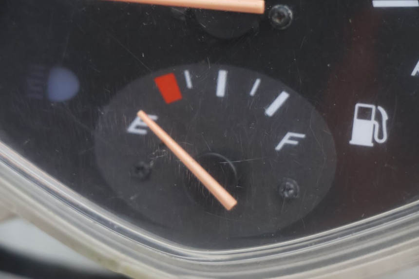 photo de TELLERSTAND HONDA SCV LEAD 100 (2003 - 2007) - Zoom op gebruiksstaat