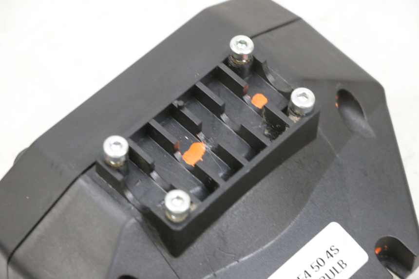 photo de TELLERSTAND PEUGEOT SPEEDFIGHT 4 4T EFI 50 (2021 - 2025) - Bevestigingspunten