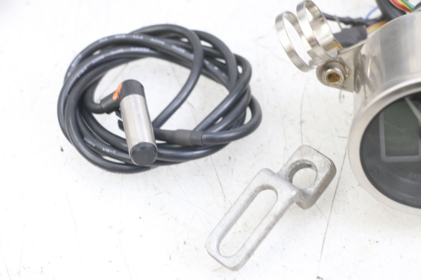 photo de TELLERSTAND SUZUKI SV N 650 (1999 - 2002) - Hoofdaanzicht