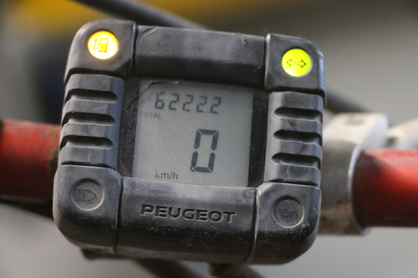 photo de TELLERSTAND PEUGEOT TREKKER 50 (1995 - 2004) - Zoom op gebruiksstaat