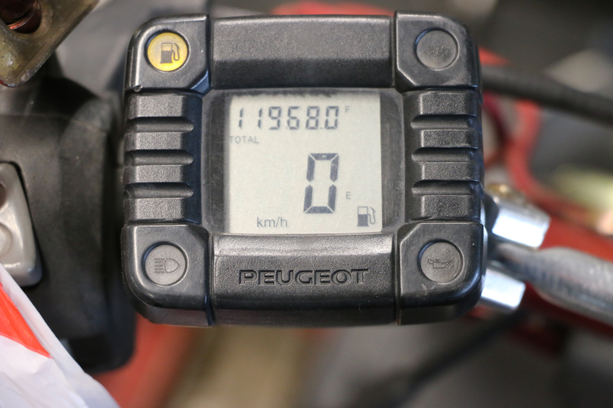 photo de TELLERSTAND PEUGEOT TREKKER 50 (1995 - 2004) - Zoom op gebruiksstaat