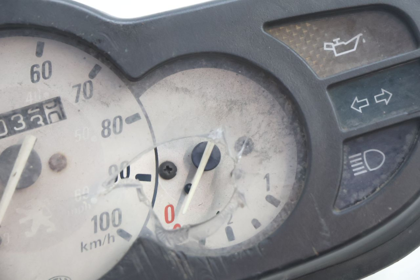photo de TELLERSTAND PEUGEOT TREKKER 50 (1995 - 2004) - Zoom op gebruiksstaat