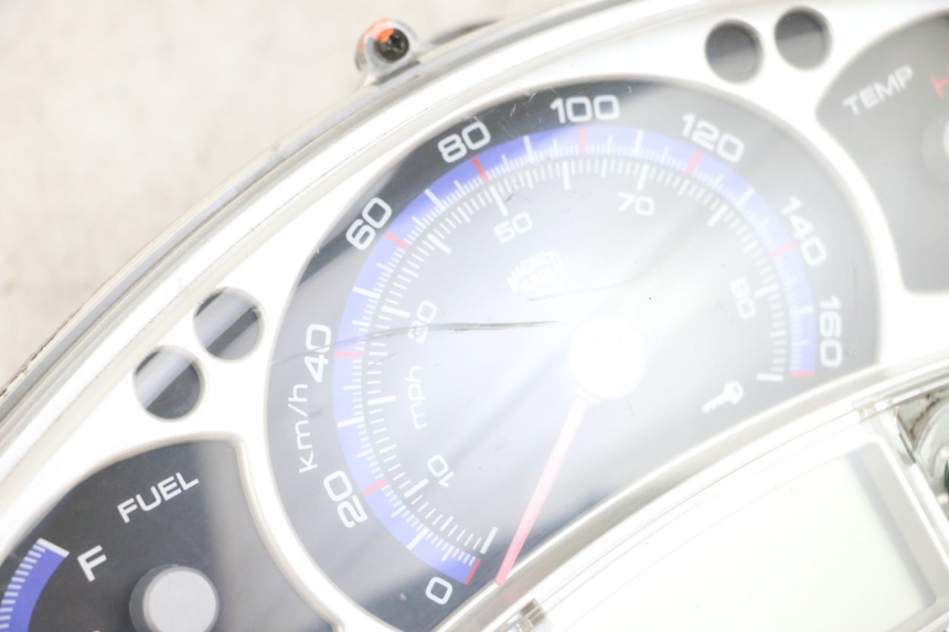 photo de TELLERSTAND YAMAHA XMAX X-MAX 125 (2006 - 2009) - Focus op structuur