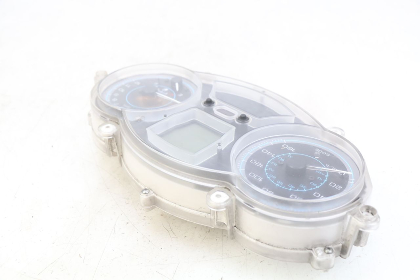 photo de TELLERSTAND PIAGGIO XEVO - X EVO 125 (2007 - 2017) - Andere kijkhoek