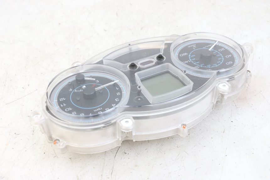 photo de TELLERSTAND PIAGGIO XEVO - X EVO 125 (2007 - 2017) - Andere kijkhoek